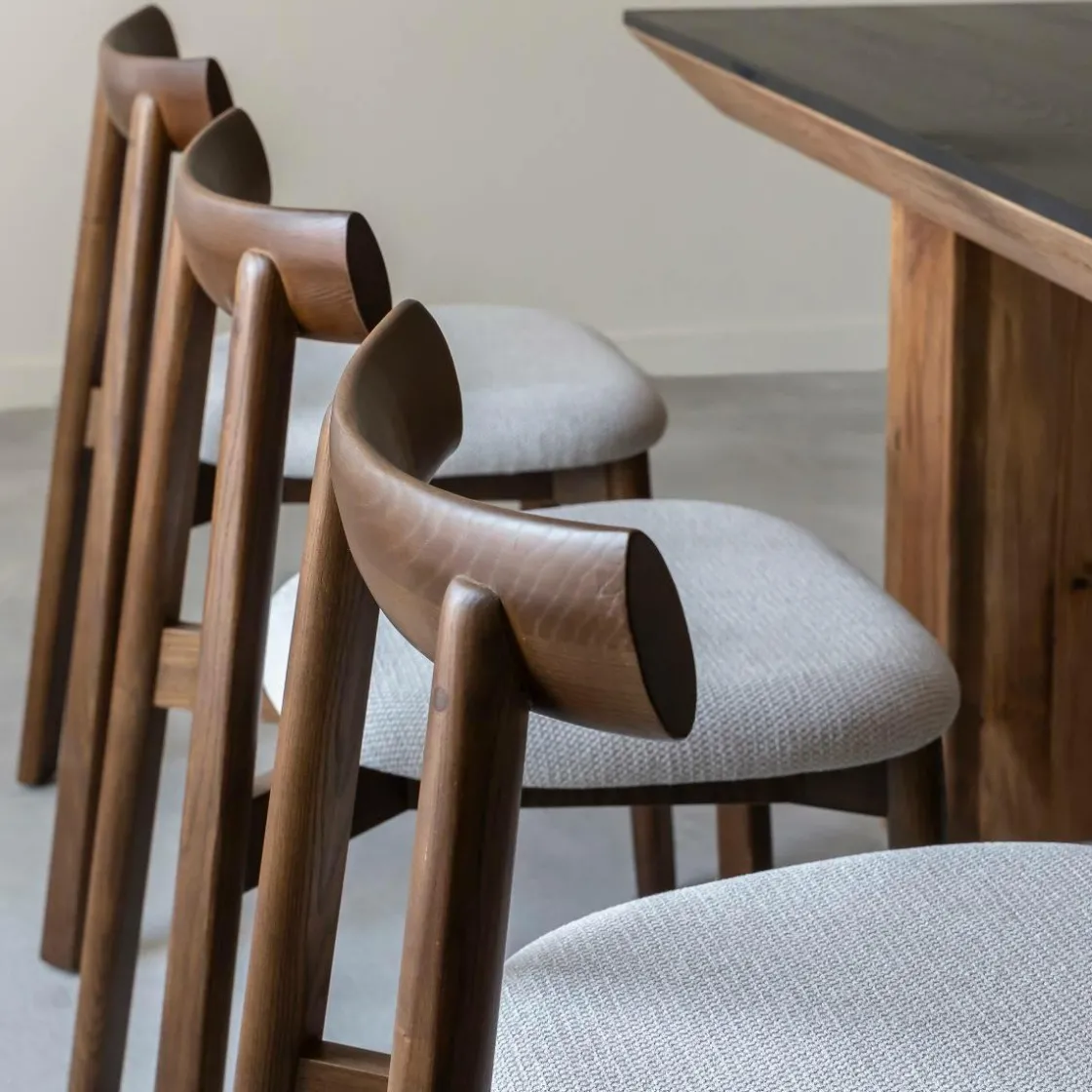 Made in Meubles Chaise<Chaise en bois de frêne foncé et tissu gris Aline (lot de 2)