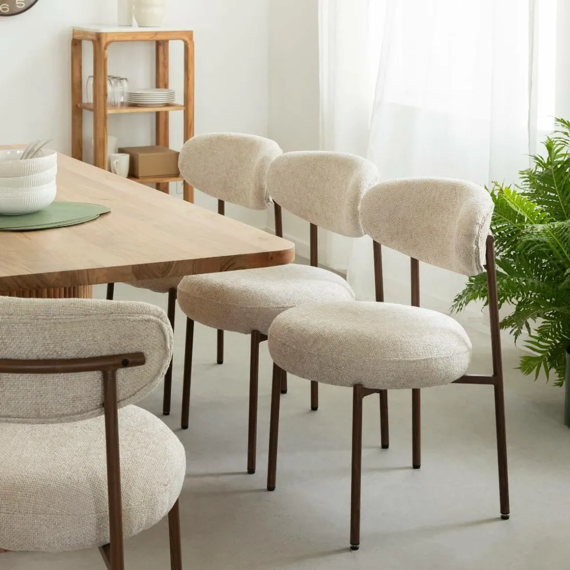 Made in Meubles Chaise<Chaise en tissu écru et pieds en métal effet bois Janis (lot de 2)