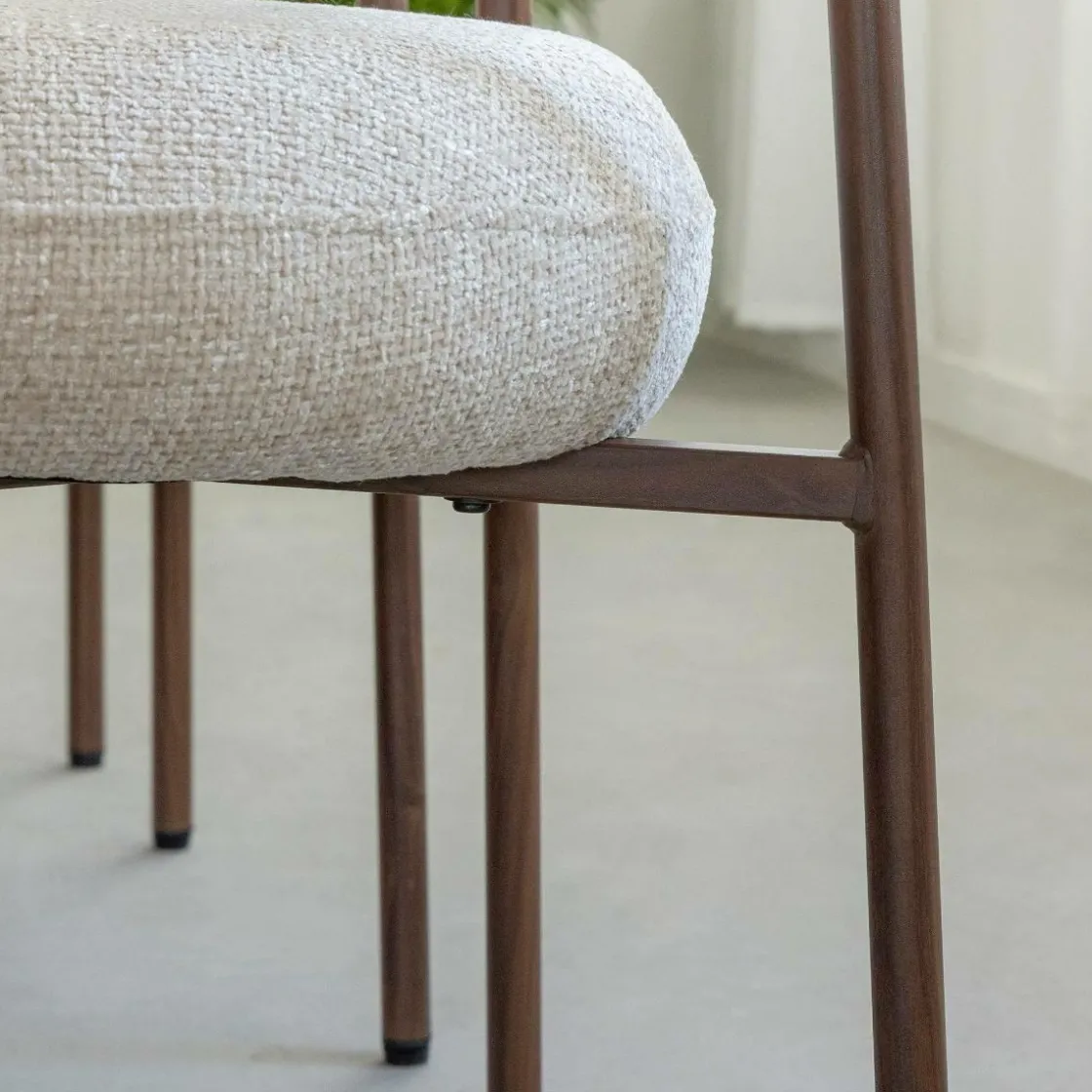 Made in Meubles Chaise<Chaise en tissu écru et pieds en métal effet bois Janis (lot de 2)