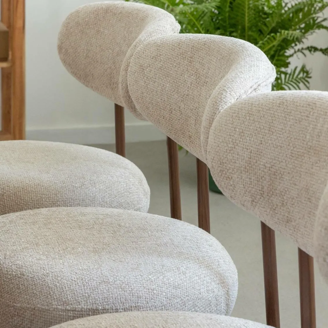 Made in Meubles Chaise<Chaise en tissu écru et pieds en métal effet bois Janis (lot de 2)