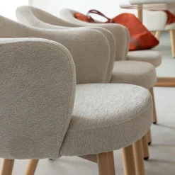 Made in Meubles Fauteuil<Fauteuil en tissu écru et pieds en métal effet bois Mayi